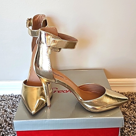 Breckelles Shoes - Isabel Metallic Gold Pump Heel Pointy Toe Ankle Strap Holiday Party Size 7.5